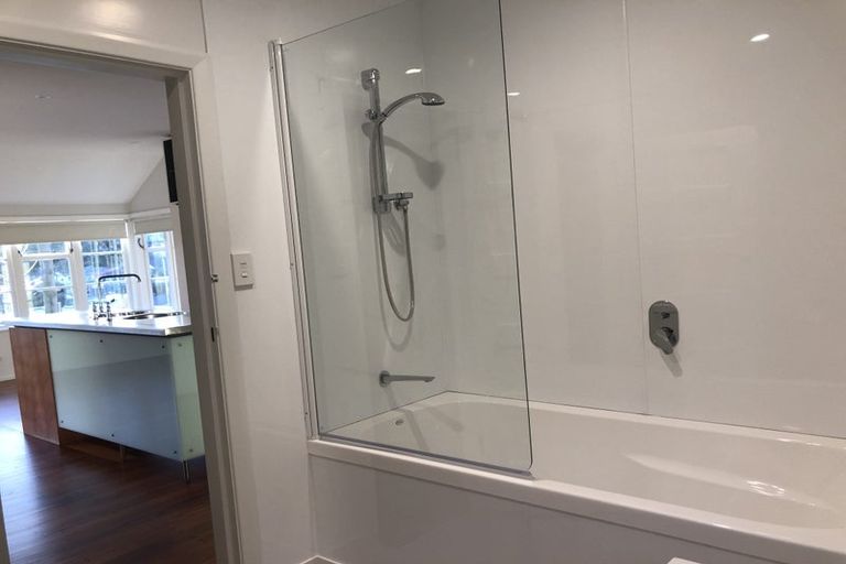 Photo of property in 13 Cavendish Square, Strathmore Park, Wellington, 6022