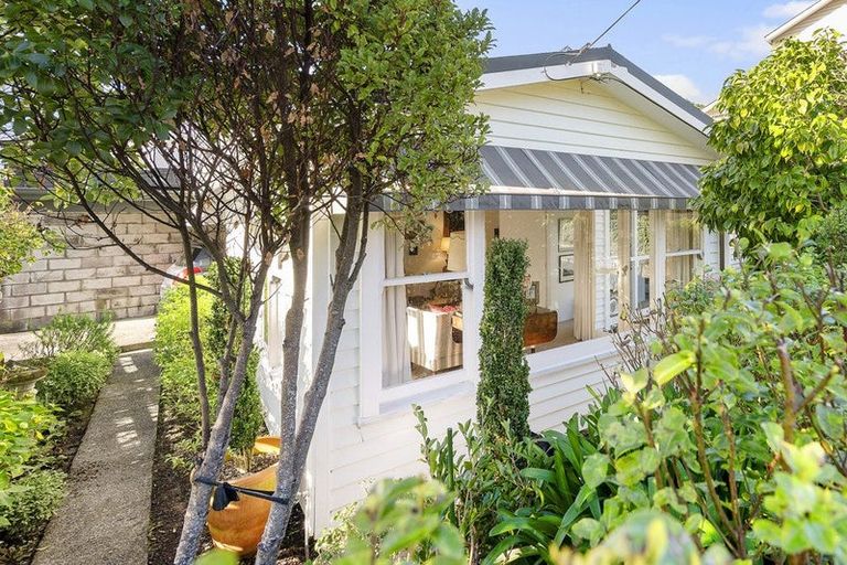 Photo of property in 2/37 Braithwaite Street, Karori, Wellington, 6012