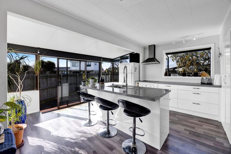 Photo of property in 6 Kamahi Avenue, Hawera, 4610