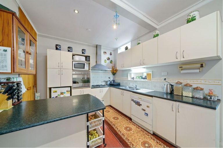 Photo of property in 20 Hungerford Road, Lyall Bay, Wellington, 6022