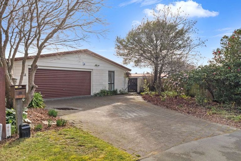 Photo of property in 8 Dulcie Place, Harewood, Christchurch, 8051