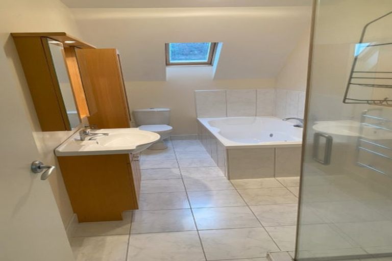 Photo of property in 253 Queens Drive, Lyall Bay, Wellington, 6022