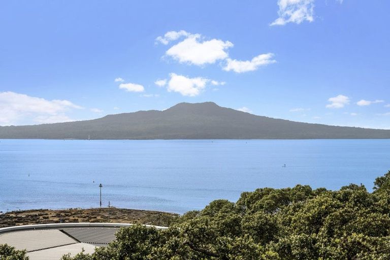 Photo of property in 4/5d The Promenade, Takapuna, Auckland, 0622