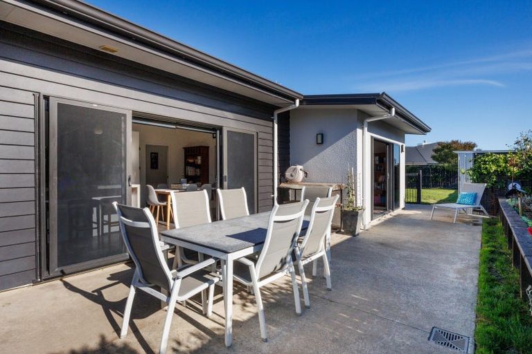 Photo of property in 51 Chestnut Close, Kelvin Grove, Palmerston North, 4414