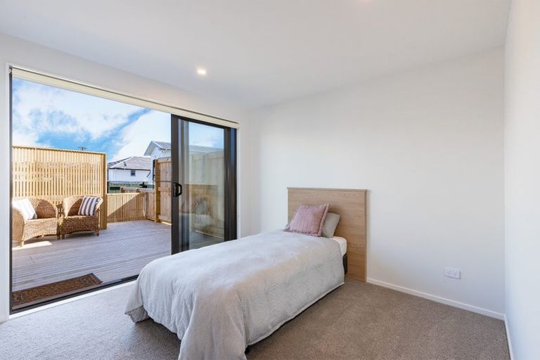 Photo of property in 11 Ngaru Way, Orewa, 0931