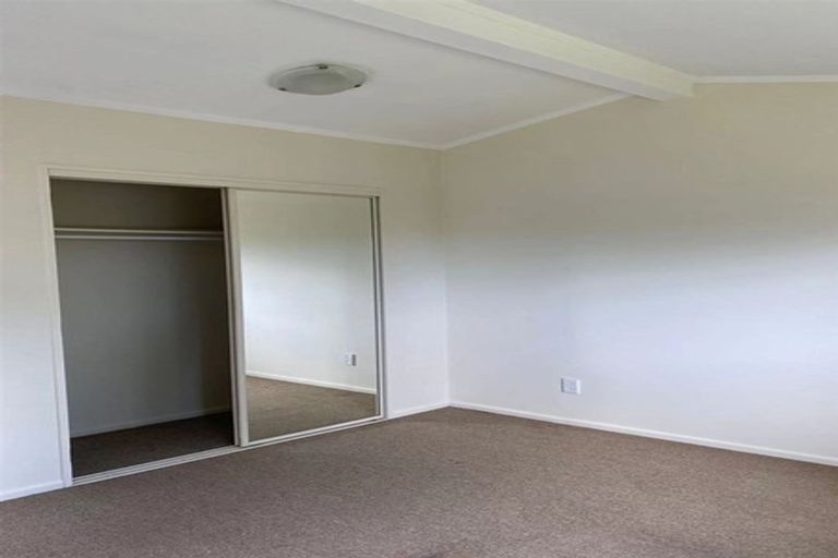 Photo of property in 1/41 Hobsonville Road, West Harbour, Auckland, 0618