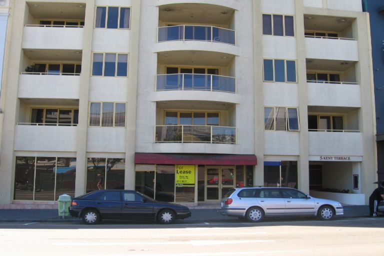 Photo of property in 4a/5 Kent Terrace, Mount Victoria, Wellington, 6011