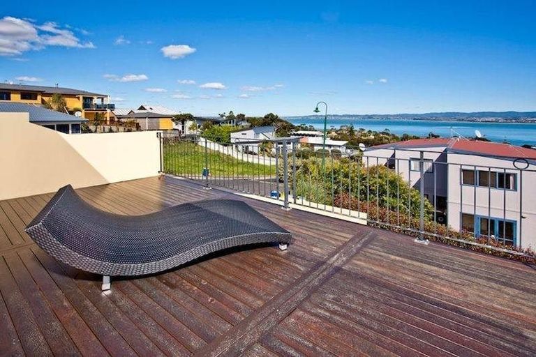 Photo of property in 19 Mariners View Road, Beach Haven, Auckland, 0626