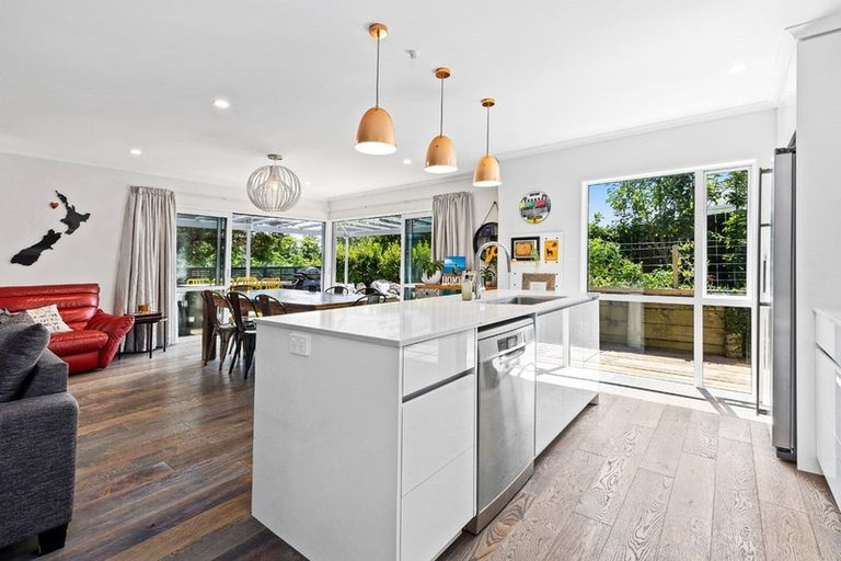 Photo of property in 1 Rapaki Place, Te Atatu Peninsula, Auckland, 0610