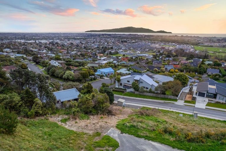 Photo of property in 73 Kotare Street, Waikanae, 5036