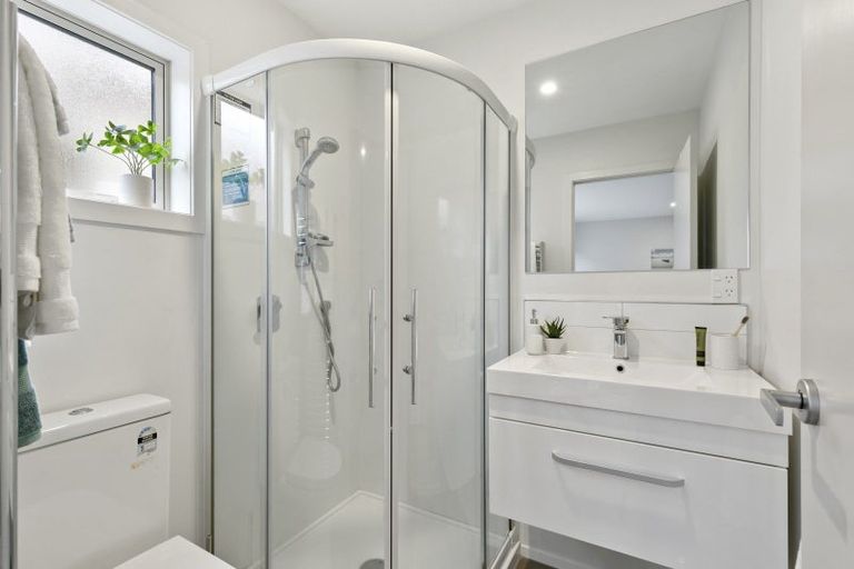 Photo of property in 86a Thurleigh Grove, Karori, Wellington, 6012