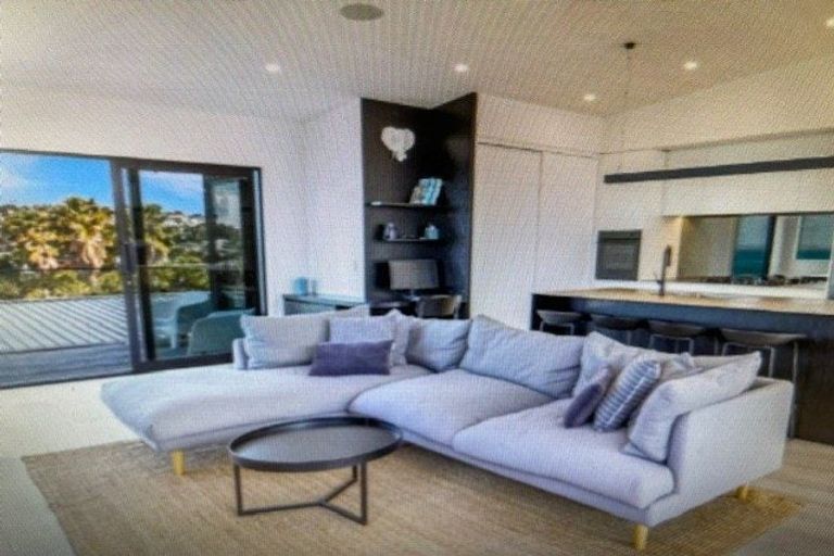 Photo of property in 39 Hyde Road, Rothesay Bay, Auckland, 0630