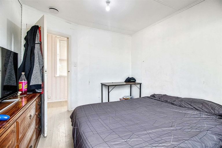 Photo of property in 7 Kaweka Street, New Lynn, Auckland, 0600