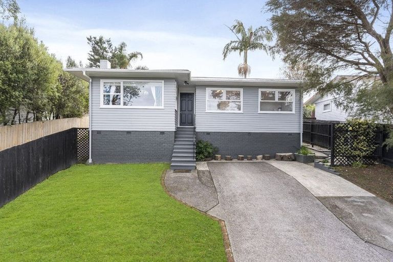Photo of property in 1/17 Crystal Avenue, Glendene, Auckland, 0602