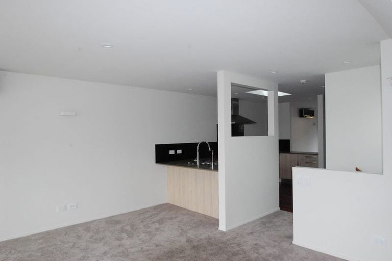 Photo of property in 220 Queens Drive, Lyall Bay, Wellington, 6022