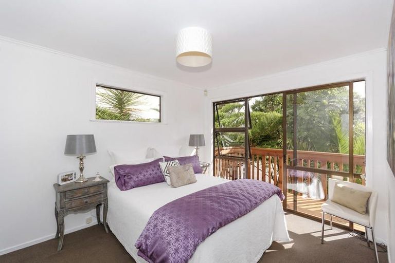 Photo of property in 35 Taipari Road, Te Atatu Peninsula, Auckland, 0610