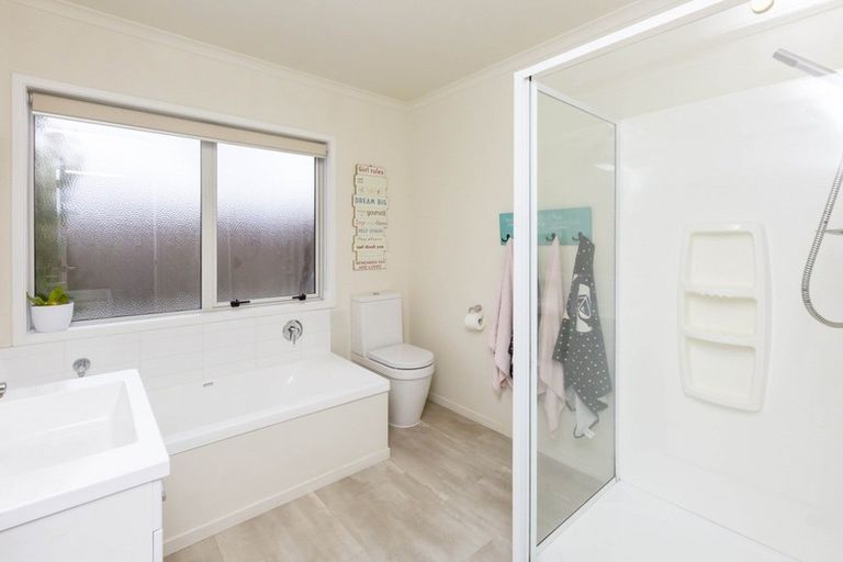Photo of property in 62 Sunstone Crescent, Brown Owl, Upper Hutt, 5018