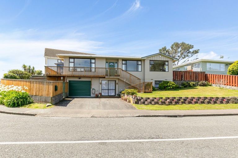 Photo of property in 4 Pelorous Street, Paparangi, Wellington, 6037