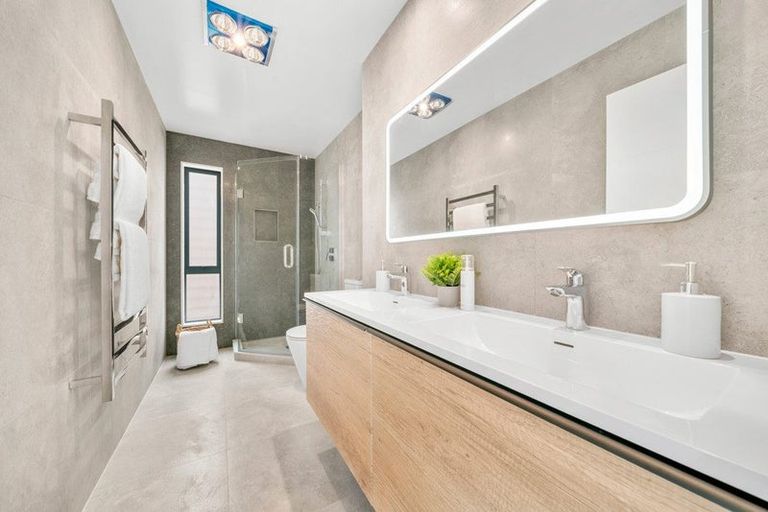 Photo of property in 102b Te Oneroa Way, Long Bay, Auckland, 0630