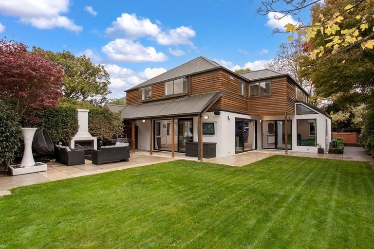 Photo of property in 7 Glandovey Road, Fendalton, Christchurch, 8052