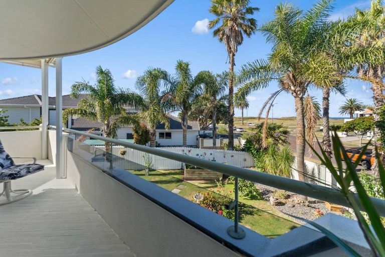 Photo of property in 2 Seychelles Drive, Papamoa Beach, Papamoa, 3118