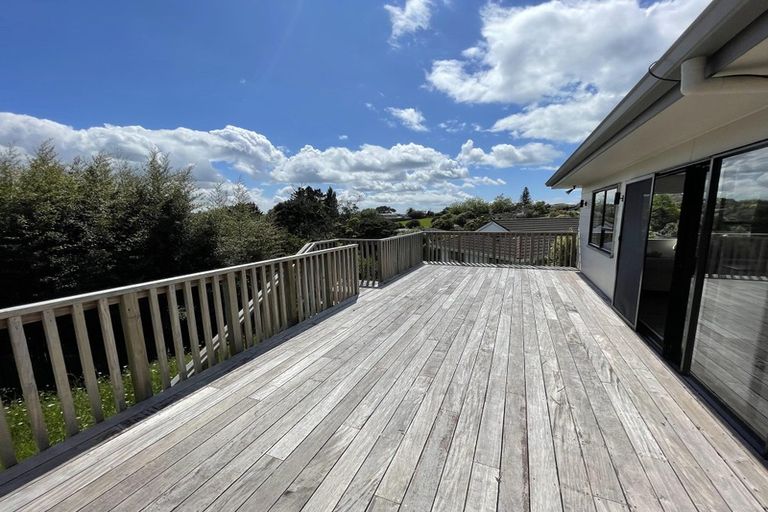 Photo of property in 4 Luxor Place, Massey, Auckland, 0614