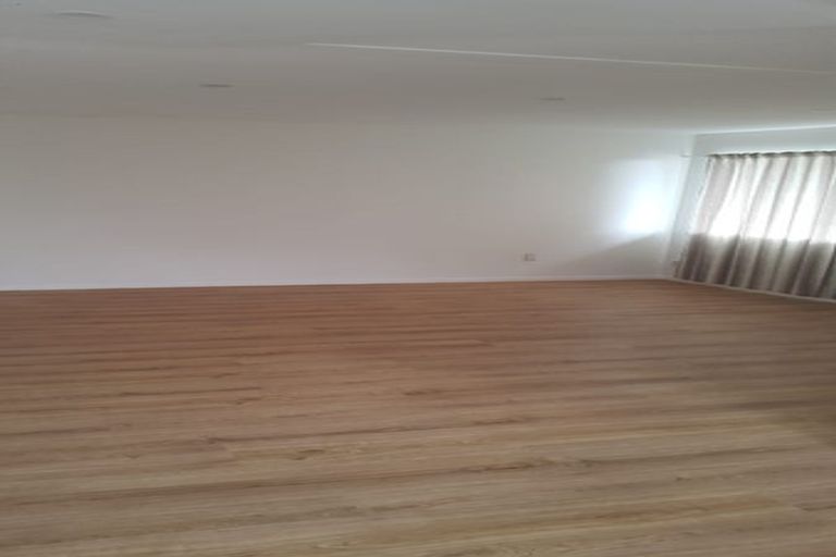 Photo of property in 9 Hatherlow Street, Glenfield, Auckland, 0629