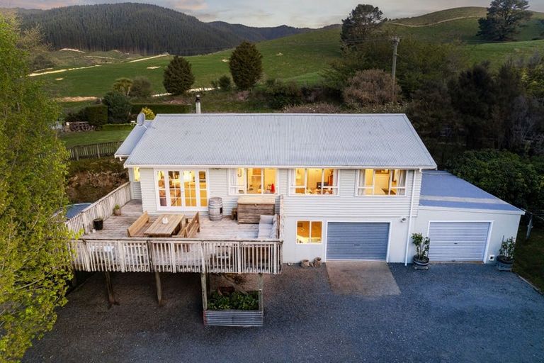 Photo of property in 52 Katherine Mansfield Drive, Whitemans Valley, Upper Hutt, 5371