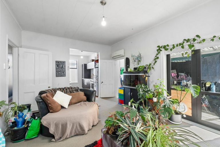 Photo of property in 92 Young Street, New Plymouth, 4310