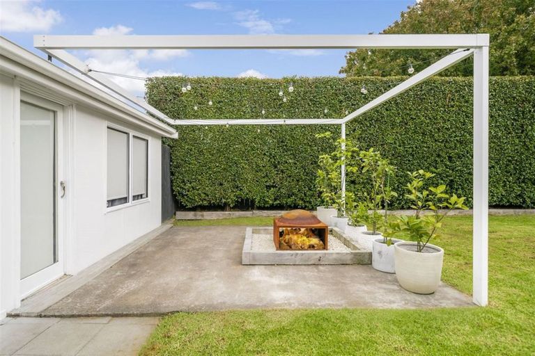 Photo of property in 4 London Street, Te Atatu Peninsula, Auckland, 0610