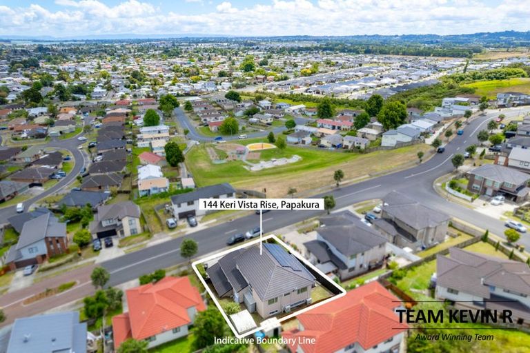 Photo of property in 144 Keri Vista Rise, Papakura, 2110