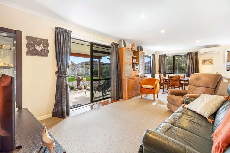 Photo of property in 11 Cleveland Heights, Kelvin Grove, Palmerston North, 4414