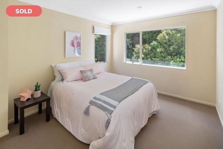 Photo of property in 6 Chippenham Grove, Churton Park, Wellington, 6037