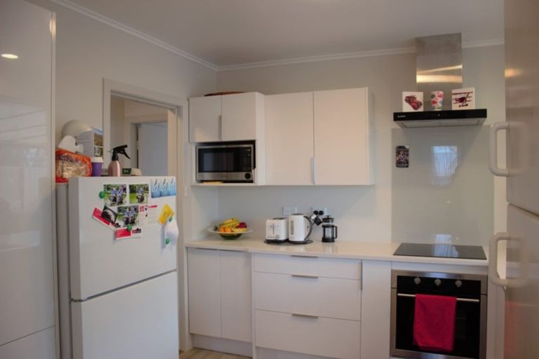 Photo of property in 90 Matipo Road, Te Atatu Peninsula, Auckland, 0610