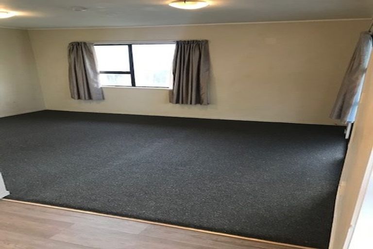 Photo of property in 2/10 Burundi Avenue, Clendon Park, Auckland, 2103