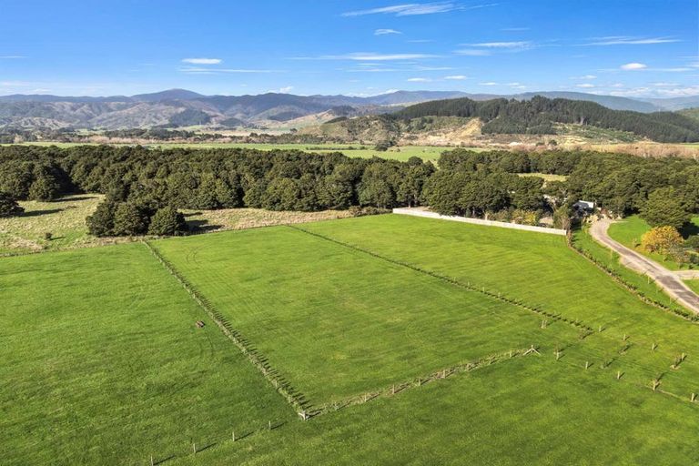 Photo of property in 35 Woven Stone Way, Ohau, 5570