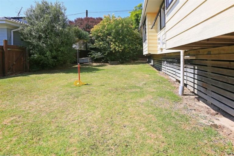 Photo of property in 1 Marlene Avenue, Te Atatu South, Auckland, 0610