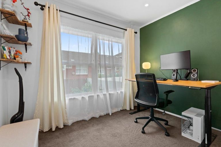 Photo of property in 3/3 Marsh Avenue, Forrest Hill, Auckland, 0620