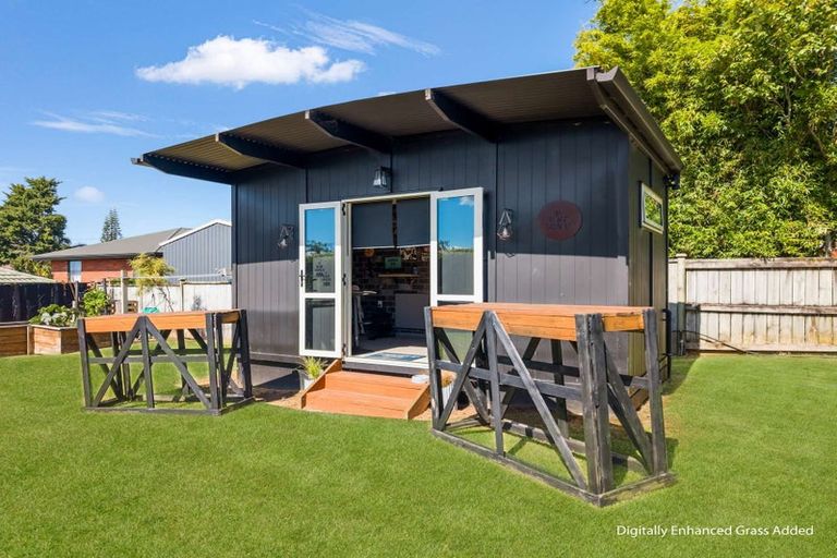 Photo of property in 3 Moloney Terrace, Pukekohe, 2120