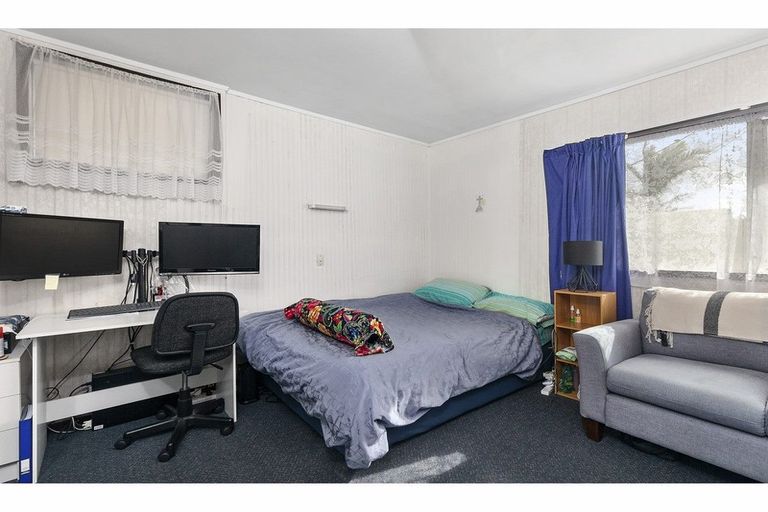 Photo of property in 2/58 Pupuke Road, Hillcrest, Auckland, 0627