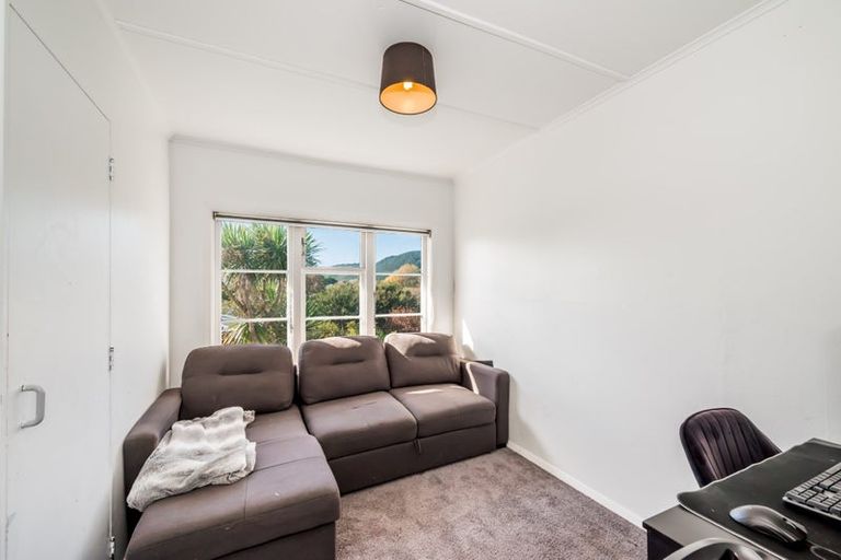 Photo of property in 3 Wairere Grove, Paraparaumu, 5032