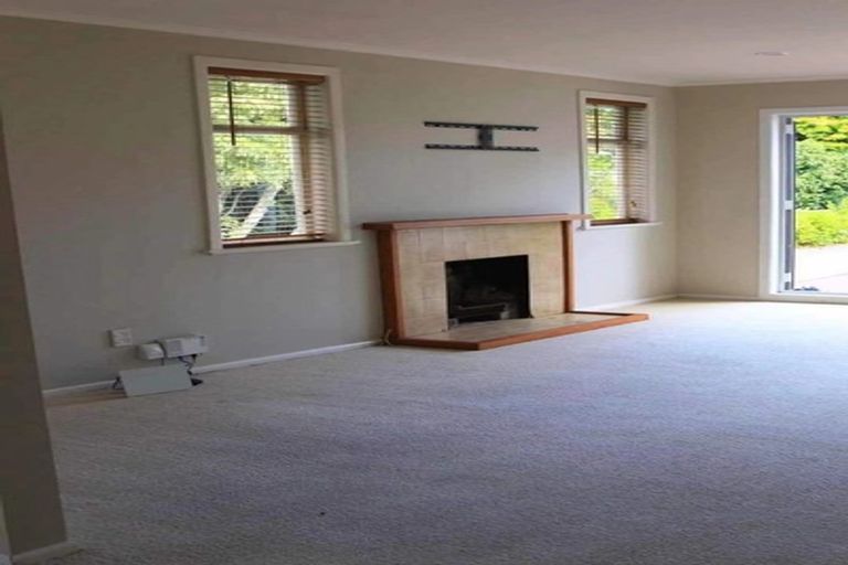 Photo of property in 27 Taikata Road, Te Atatu Peninsula, Auckland, 0610