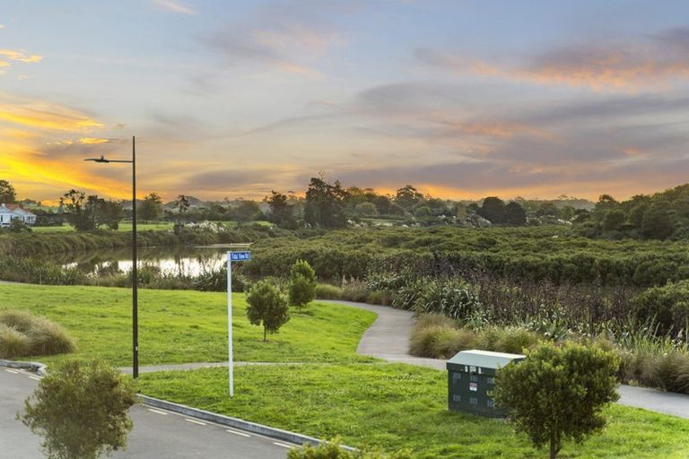 Photo of property in 80b Kahui Parade, Karaka, 2113
