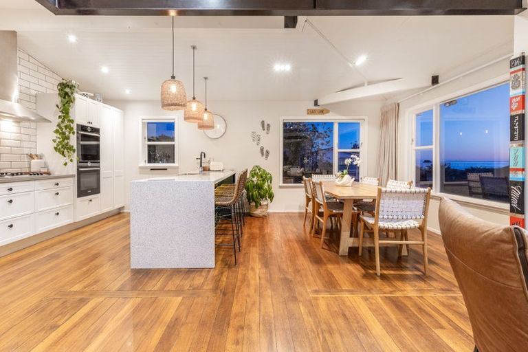 Photo of property in 86 Seaview Road, Paraparaumu Beach, Paraparaumu, 5032