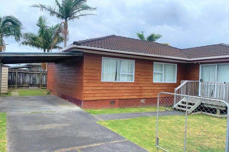 Photo of property in 13 Cyril Crescent, West Harbour, Auckland, 0618