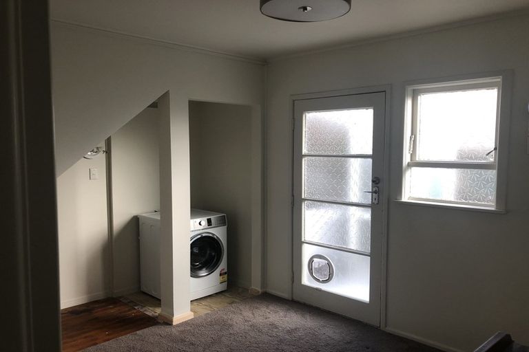 Photo of property in 1/146 Sunset Road, Unsworth Heights, Auckland, 0632