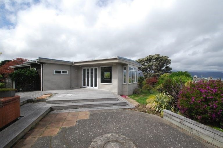 Photo of property in 28 Singers Road, Korokoro, Lower Hutt, 5012