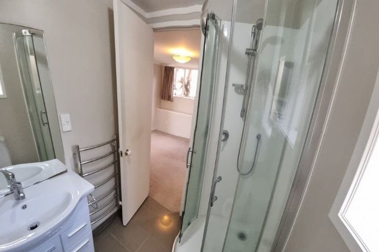 Photo of property in 32 Lewis Road, Pakuranga, Auckland, 2010