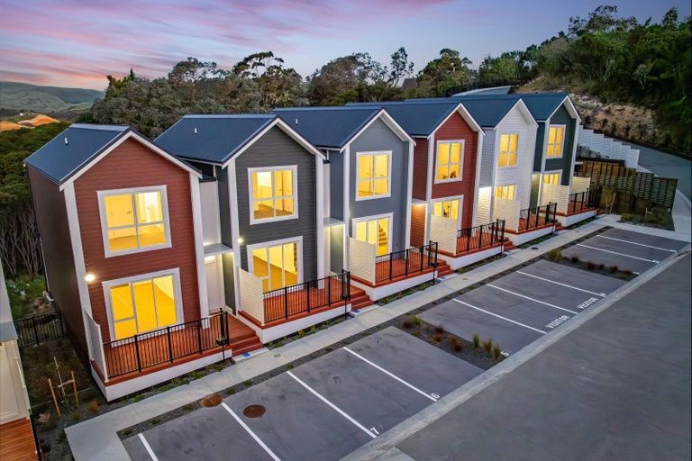 Photo of property in 49 Cleat Street, Whitby, Porirua, 5024