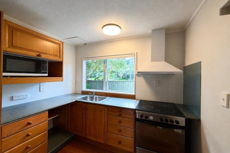 Photo of property in 24 Wagon Road, Stokes Valley, Lower Hutt, 5019